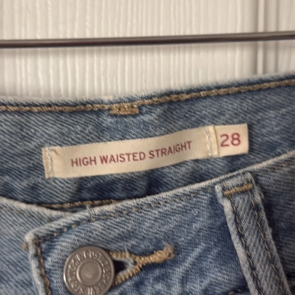 Levi’s high waisted super soft jeans size 28 straight